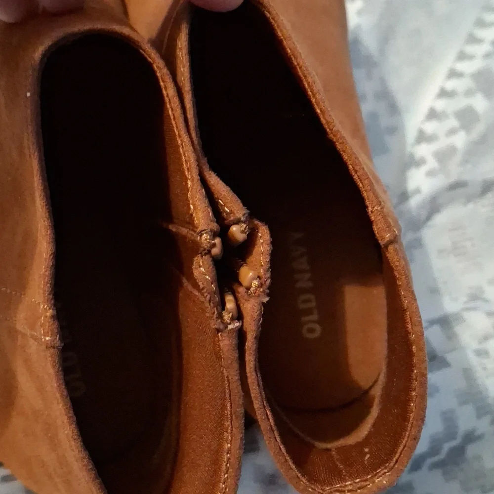 Old navy suede boots